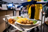 Ikea : prix cassés et offres à moitié prix, le géant du meuble accélère son offensive dans ses restaurants