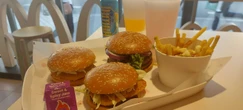 Burger de crevettes, poutine et bubble tea… McDonald’s dévoile de nouvelles recettes inédites en France