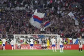 « Si on vend nos dix meilleurs joueurs... » : les supporters de l’OL soulagés mais perplexes après le maintien en L1