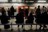 Prison ferme pour les deux jeunes surdoués du piratage qui « auraient pu paralyser complètement » les transports londoniens