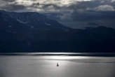 Haute-Savoie : une nappe rouge de 57 000 m2 recouvre une partie du lac Léman