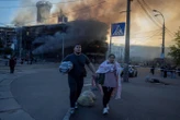 Zelensky affirme que la Russie a visé l’Ukraine avec un missile de portée intermédiaire Orechnik, au moins quatre morts près de Kiev