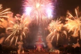 Un millier de drones, Marianne et France Gall dans le ciel… Le feu d’artifice du 14 Juillet à Paris en images