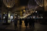 Noël à Paris : découvrez les images des Champs-Élysées illuminés