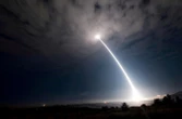 « Une nouvelle course aux armements nucléaires s’annonce » : dépenses records dans le monde en 2025 et risque en hausse