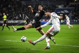 Lyon-Strasbourg : à 11 contre 10, les Lyonnais s’imposent et récupèrent la 4e place de Ligue 1