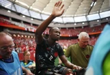 Coupe du monde : Ismaël Koné retrouve ses coéquipiers du Canada, deux jours après sa grave blessure