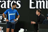 Open d’Australie : les images de Novak Djokovic coaché en plein match par Andy Murray