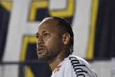 Football : Neymar célèbre un but qu’il n’a pas marqué puis se dispute avec un supporter de Santos