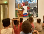 Plutôt que de cuire dans des classes à 45 degrés, les écoliers parisiens trouvent refuge dans les musées