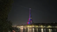 PSG-Arsenal : la tour Eiffel se pare de rouge et de bleu à la veille de la finale de la Ligue des champions
