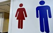 Un Américain voit débarquer la police après la plainte d’un client pour avoir accompagné ses deux filles dans les toilettes pour femmes