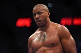 MMA : le combat Gane-Aspinall arrêté et déclaré sans vainqueur après une blessure accidentelle de l’Anglais