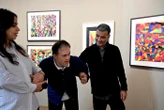 Mort de Sebastião Salgado : à Reims, une exposition de vitraux consacrée à l’œuvre de Rodrigo, son fils trisomique