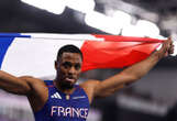 Mondiaux d’athlétisme en salle : Wilhem Belocian en argent sur 60m haies derrière l’intouchable Holloway