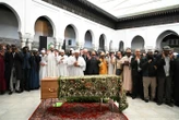 Meurtre d’Aboubakar Cissé : le cercueil accueilli à la Grande Mosquée de Paris pour un hommage