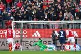 Brest-PSG : la vidéo de l’énorme raté de Del Castillo sur pénalty
