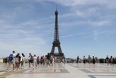 Canicule à Paris : la tour Eiffel, le Louvre et le musée d’Orsay réduisent leurs horaires d’ouverture ce week-end