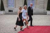 « Tout est faux » : l’Élysée dément l’achat d’un tableau de la fille de Brigitte Macron pour 560 000 euros