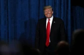 Mondial des clubs : Donald Trump repéré en train de mettre une médaille dans sa poche