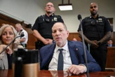 Procès d’Harvey Weinstein : l’ancien producteur déclaré coupable d’une agression sexuelle, acquitté pour une autre