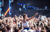 « Off Track » : c’est quoi ces nouveaux concerts géants prévus sur l’hippodrome de Longchamp en 2027 ?