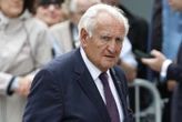 Une enquête ouverte après un accident à Paris impliquant la voiture de fonction de Jean-Pierre Raffarin