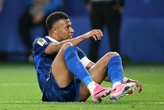 « KEWJF » : à quoi correspondent les inscriptions sur les crampons roses de Kylian Mbappé ?