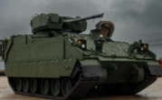 Un véhicule blindé « tueur de drones » : l’armée américaine teste à l’entraînement deux prototypes d’AMPV-30