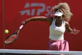 Victoire en deux sets, blessure de sa partenaire, forfait… Le drôle de « come-back » de Serena Williams au Queen’s