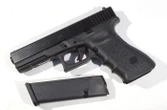 Trafic d’armes : ils usurpent identité de clients pour s’acheter un Glock 17 sur Internet