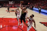 Basket : « Mission accomplie », les Warriors de Curry se hissent en demies pour y défier les Wolves de Gobert
