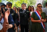« La Meute » : l’enquête sur LFI et Jean-Luc Mélenchon cartonne en librairie