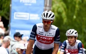 Cyclisme : le coureur néerlandais Koen de Kort a été amputé de trois doigts après un accident