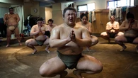 VIDÉO. « 40 secondes de violence inimaginable » : dans l’antre des sumos au Japon avant leur grand retour à Paris