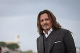 Grimé en Scrooge, Johnny Depp crée la surprise au Comic-Con de San Diego et chambre les fans venus l’admirer