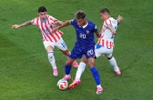 Paraguay-France : la vidéo du festival de Désiré Doué, qui provoque le pénalty transformé par Kylian Mbappé