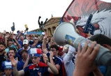 Coupe du monde : les supporters des Bleus ont mis l’ambiance à Philadelphie, à côté de la statue Rocky Balboa