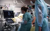 Covid-19 en France : 77 nouveaux décès et près de 900 admissions à l’hôpital en 24 heures