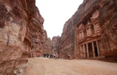Graves inondations en Jordanie près de Pétra : mort d’une Belge et de son fils, 1800 personnes évacuées