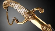 Un sabre de Napoléon vendu près de 4,7 millions d’euros aux enchères à Paris