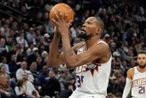 NBA : quand Kevin Durant apprend qu’il est transféré à Houston sur scène en pleine conférence