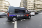 Poissy : à moto, sans casque et torse nu, il faisait des doigts d’honneur aux policiers