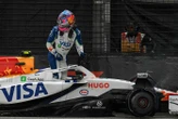 F1, GP de Singapour : Leclerc percute Norris dans les stands, Russell et Lawson dans le mur... Les vidéos d’une séance d’essais agitée