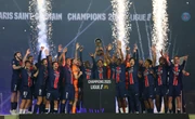 Remise du trophée, son et lumière, communion avec le public : les Parisiens font le plein d’ondes positives
