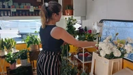 Entre Beauce et Perche, Sarah, fleuriste ambulante, « amène des fleurs là où il n’y en a pas »