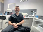 À vos marques, prêts, brossez ! Le docteur Sacha-Gabriel, dentiste star des réseaux sociaux, démystifie 3 idées reçues