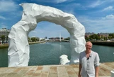 « Ça rafraîchit… » : en pleine canicule, des icebergs flottent dans le bassin du commerce au Havre !
