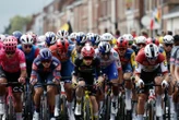 « C’est simple, il y avait 180 mecs qui voulaient être devant » : le Tour de France part sur des bases folles