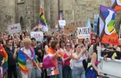 « C’est politique d’être ici » : la Pride de l’Oise défile fièrement à Compiègne, bastion de la « Manif pour tous »